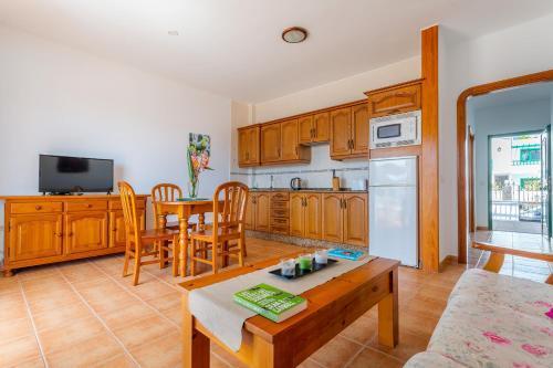 Apartamentos Los Quiqueres 卡门港 外观 照片